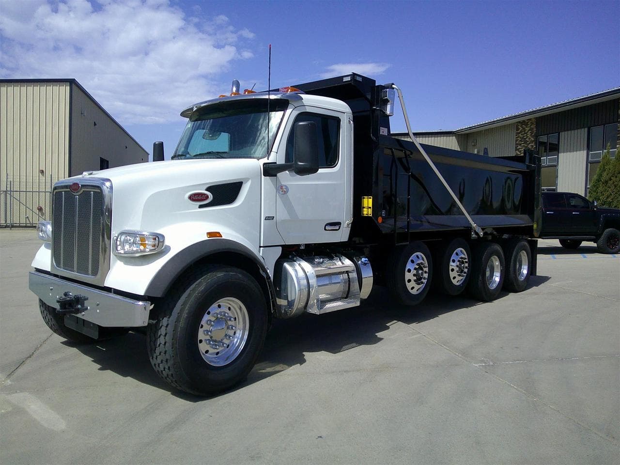 2025 Peterbilt 567 - Photo 1