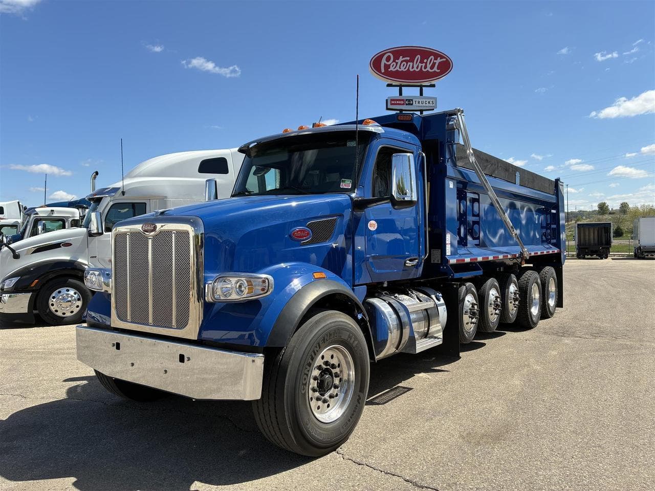2027 Peterbilt 567 - Photo 1
