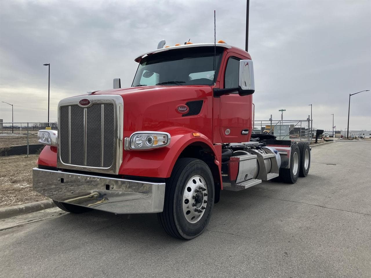 2026 Peterbilt 567 - Photo 1