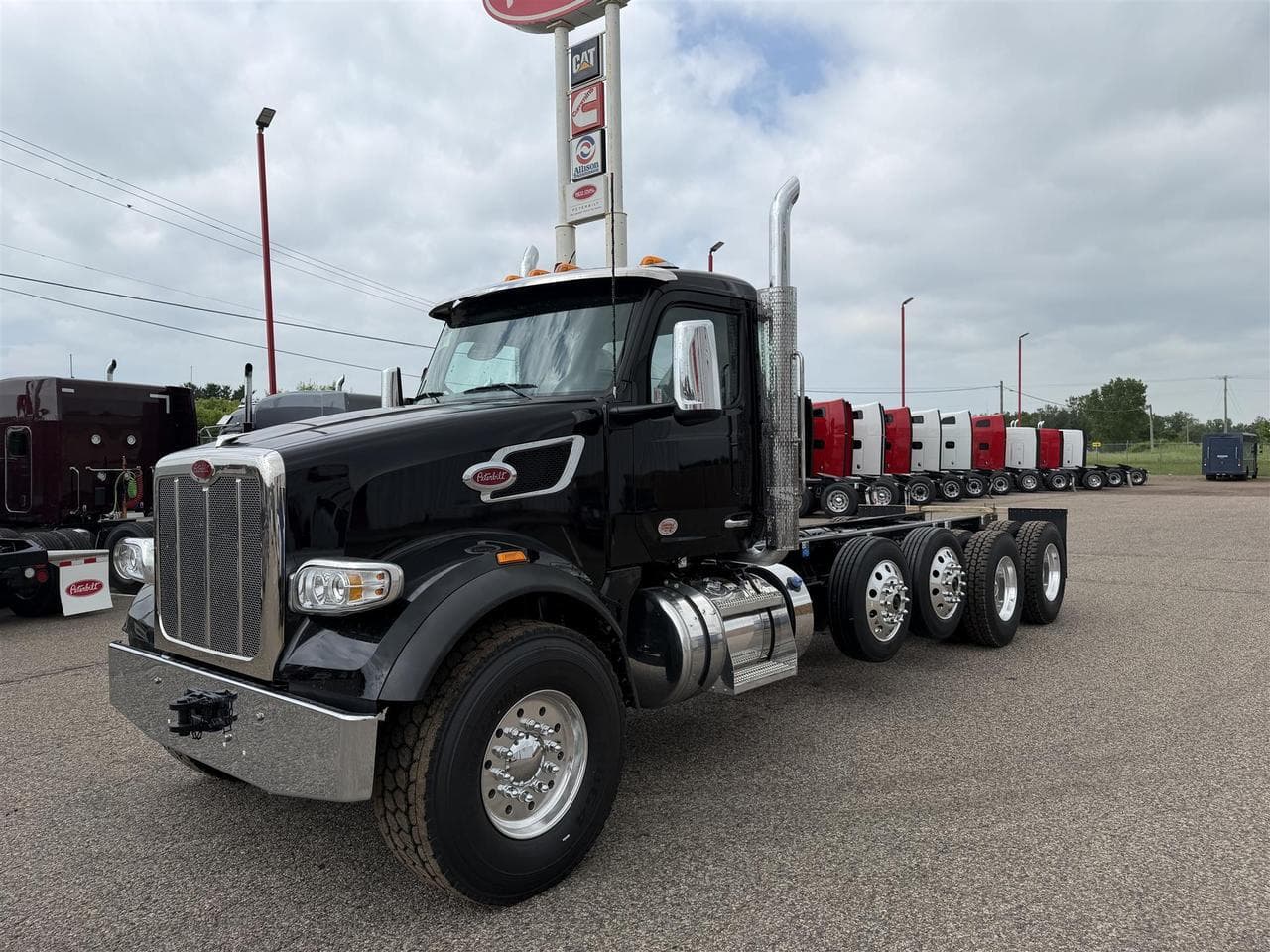 2027 Peterbilt 567 - Photo 1