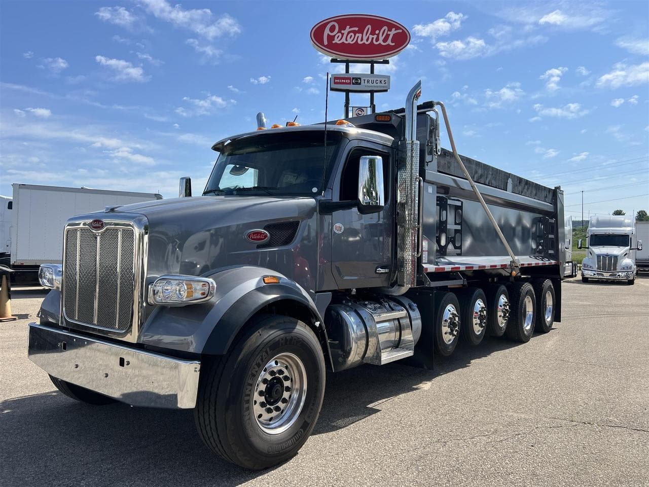 2027 Peterbilt 567 - Photo 1