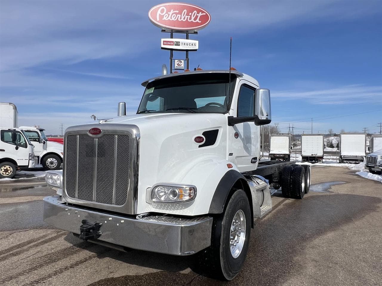 2027 Peterbilt 567 - Photo 1