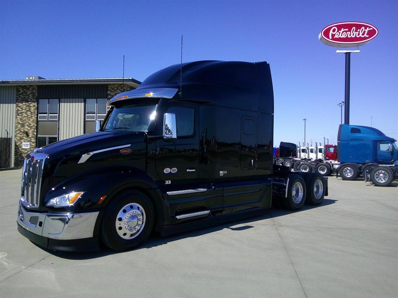2027 Peterbilt 579 80" Double Bunk Ultraloft - Photo 1