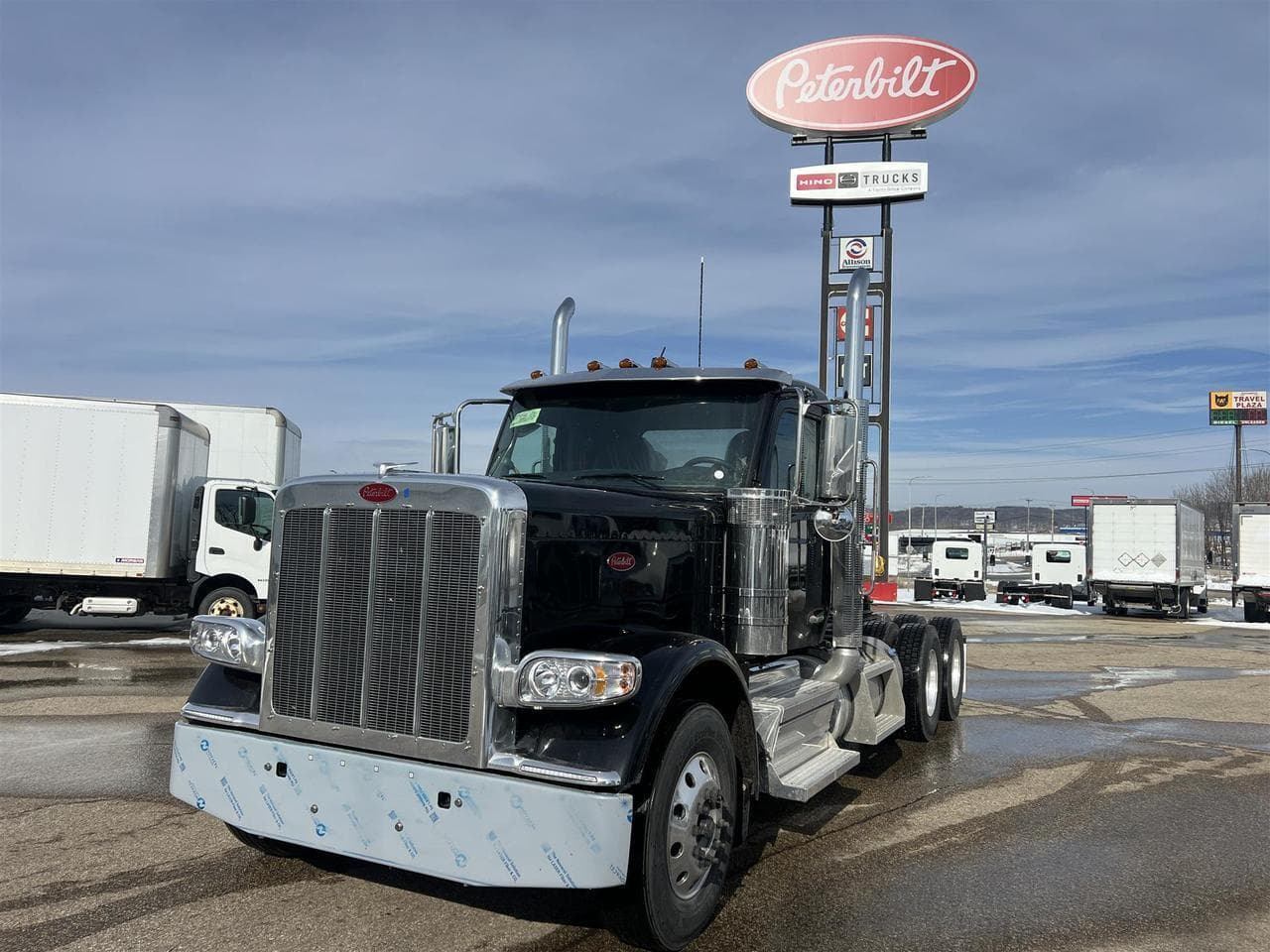 2027 Peterbilt 589 - Photo 1