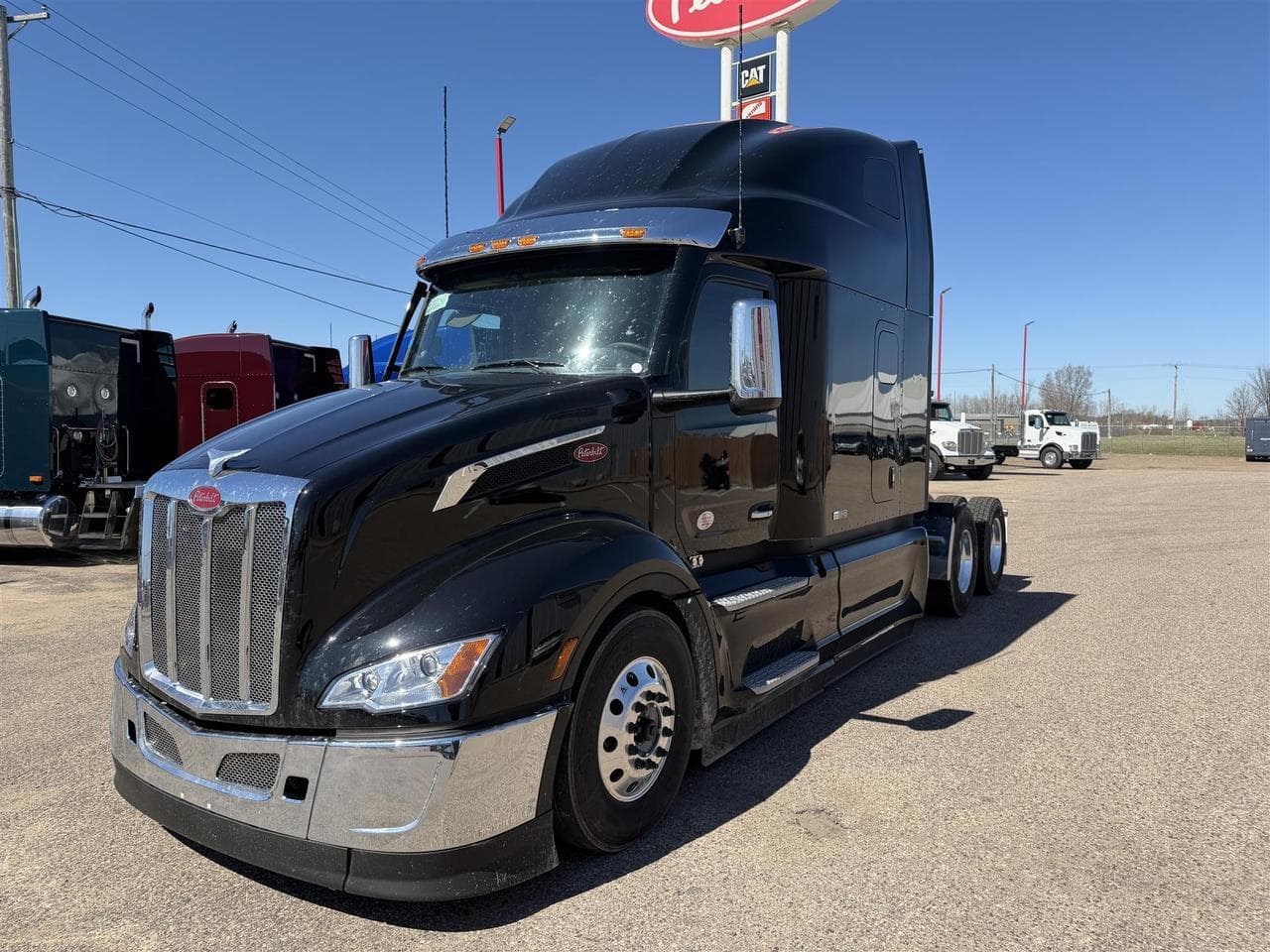 2027 Peterbilt 579 80" Double Bunk Ultraloft - Photo 1