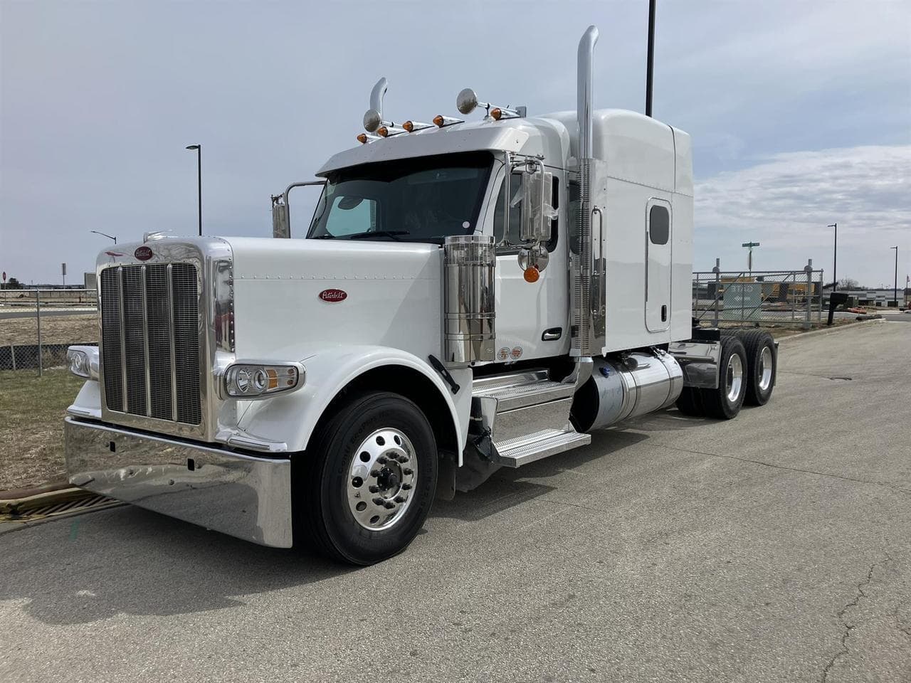 2027 Peterbilt 589 80" Double Bunk High Roof - Photo 1