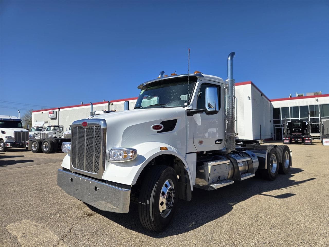 2027 Peterbilt 567 - Photo 1