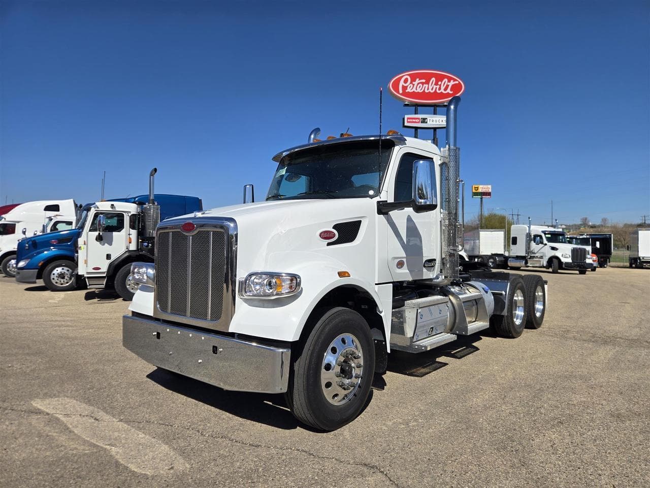 2027 Peterbilt 567 - Photo 1