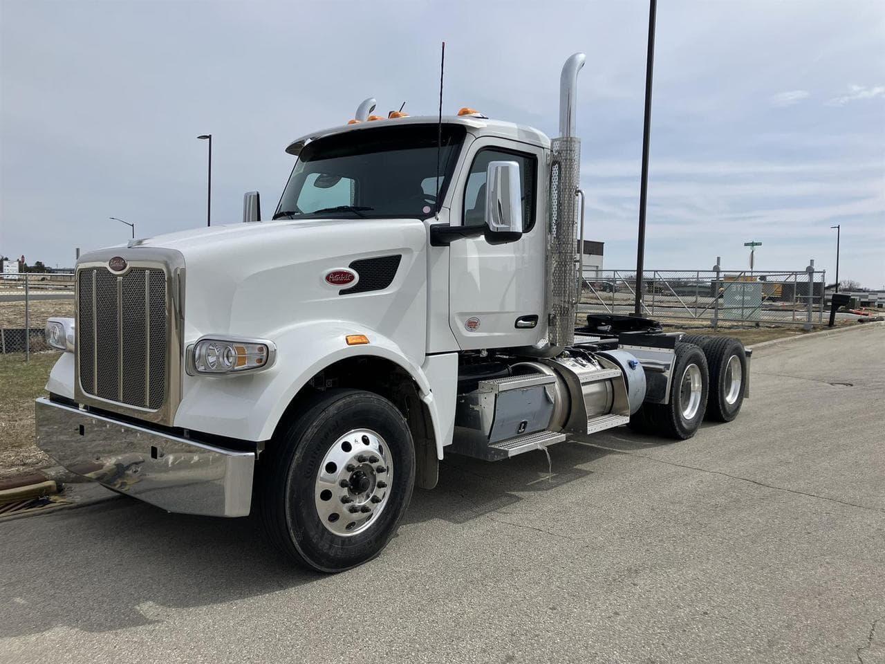 2027 Peterbilt 567 - Photo 1