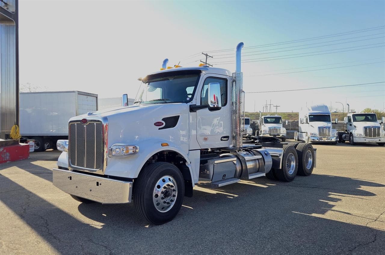 2027 Peterbilt 567 - Photo 1