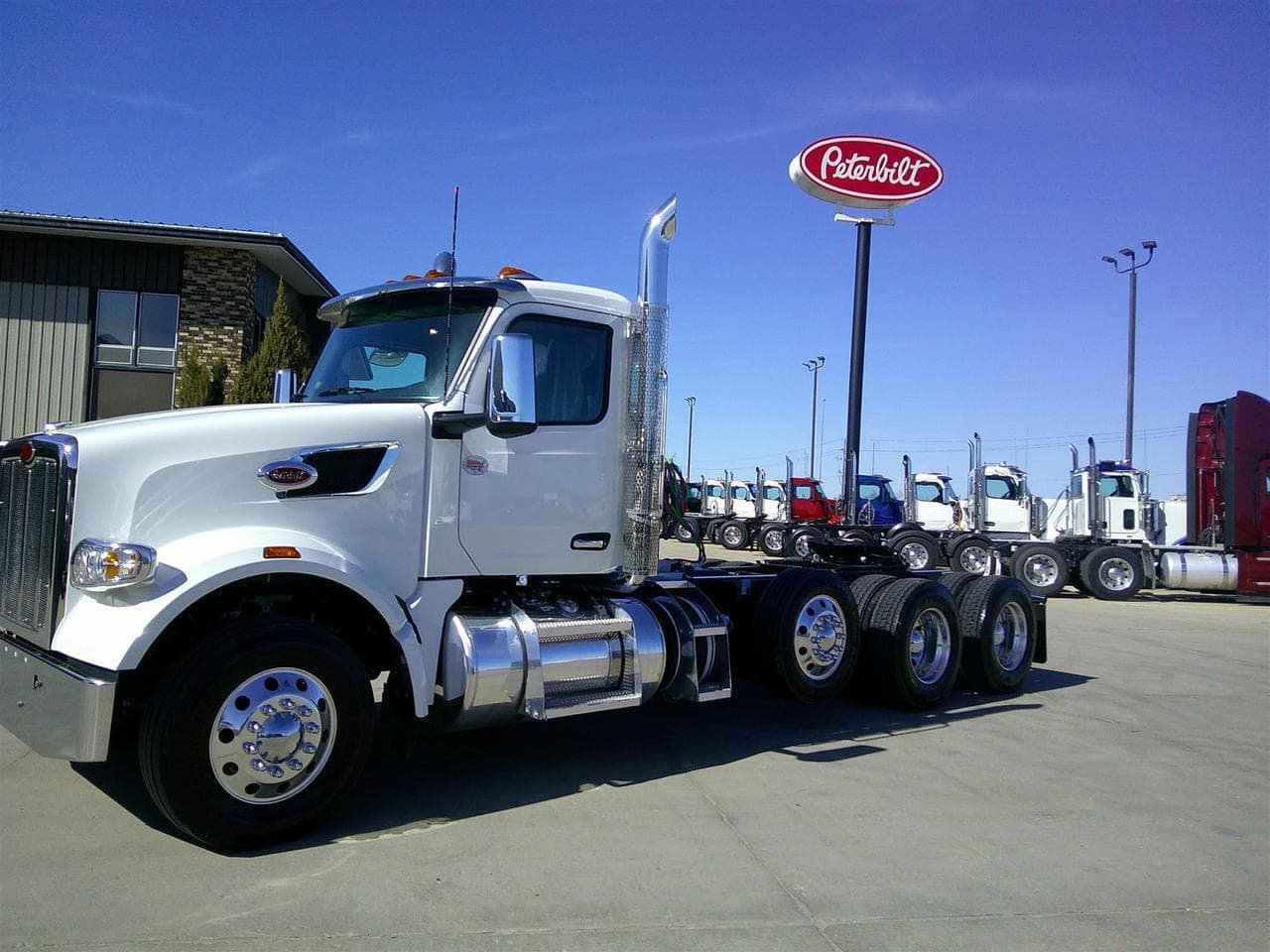 2027 Peterbilt 567 - Photo 1