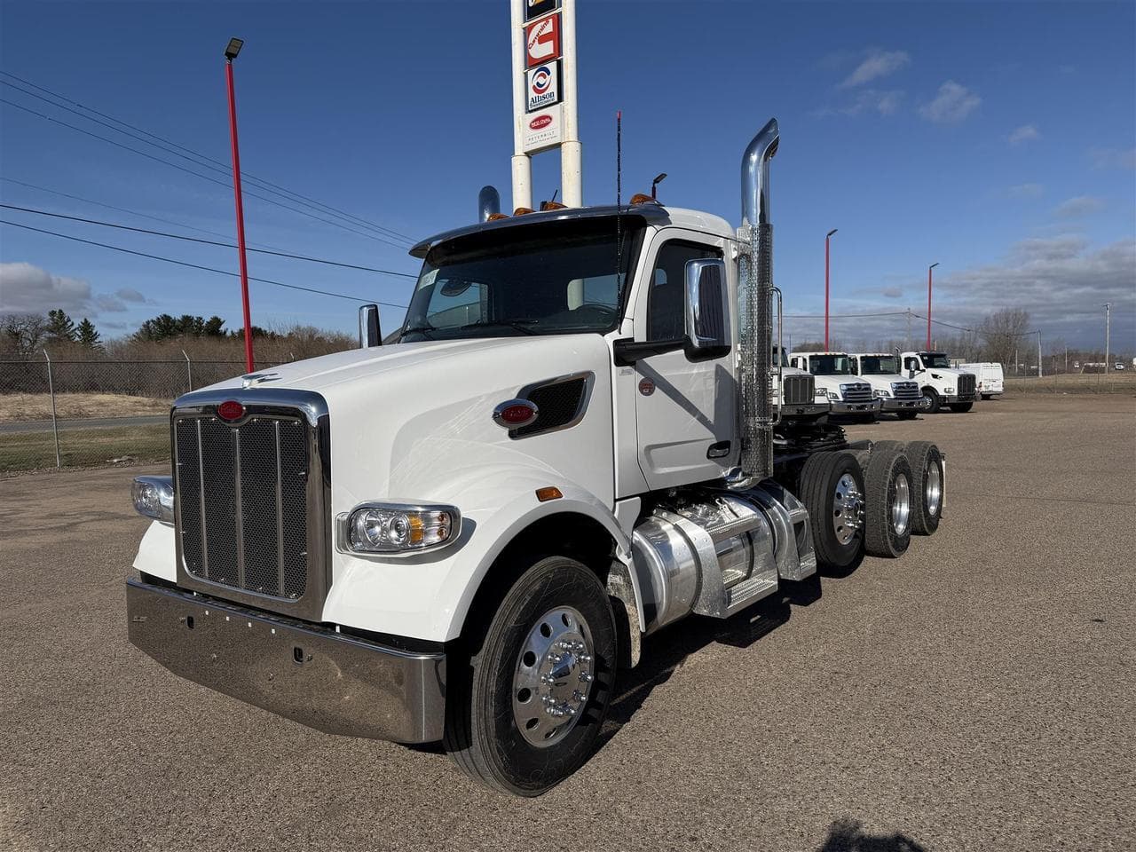 2027 Peterbilt 567 - Photo 1