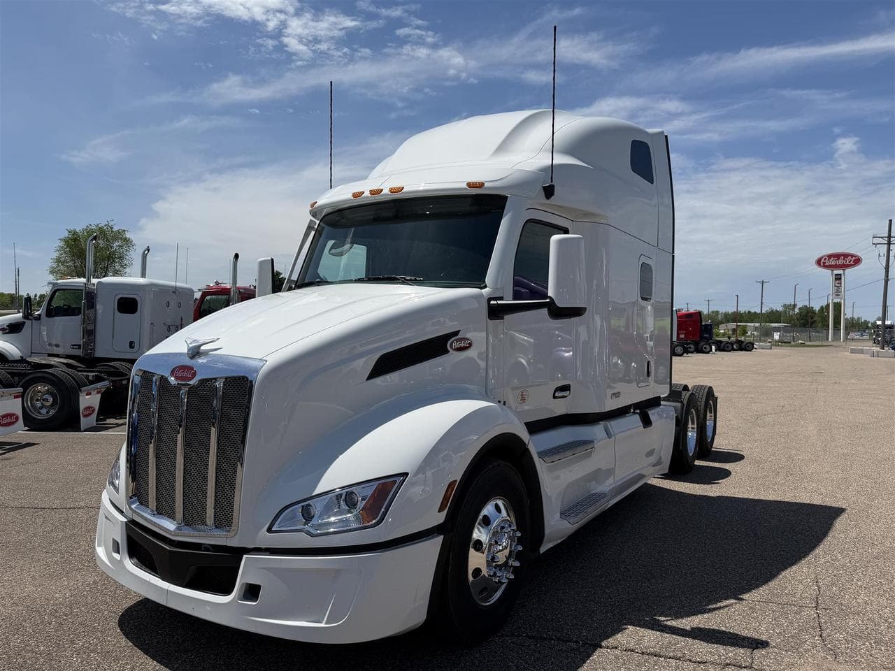 2027 Peterbilt 579 80" Double Bunk Ultraloft - Photo 1