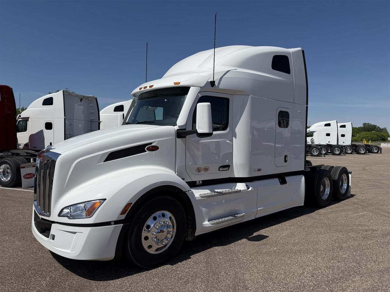 2027 Peterbilt 579 80" Double Bunk Ultraloft - Photo 1