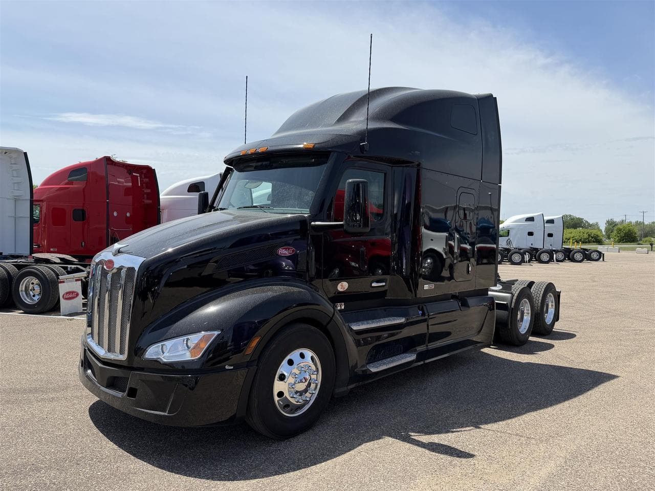 2027 Peterbilt 579 80" Double Bunk Ultraloft - Photo 1