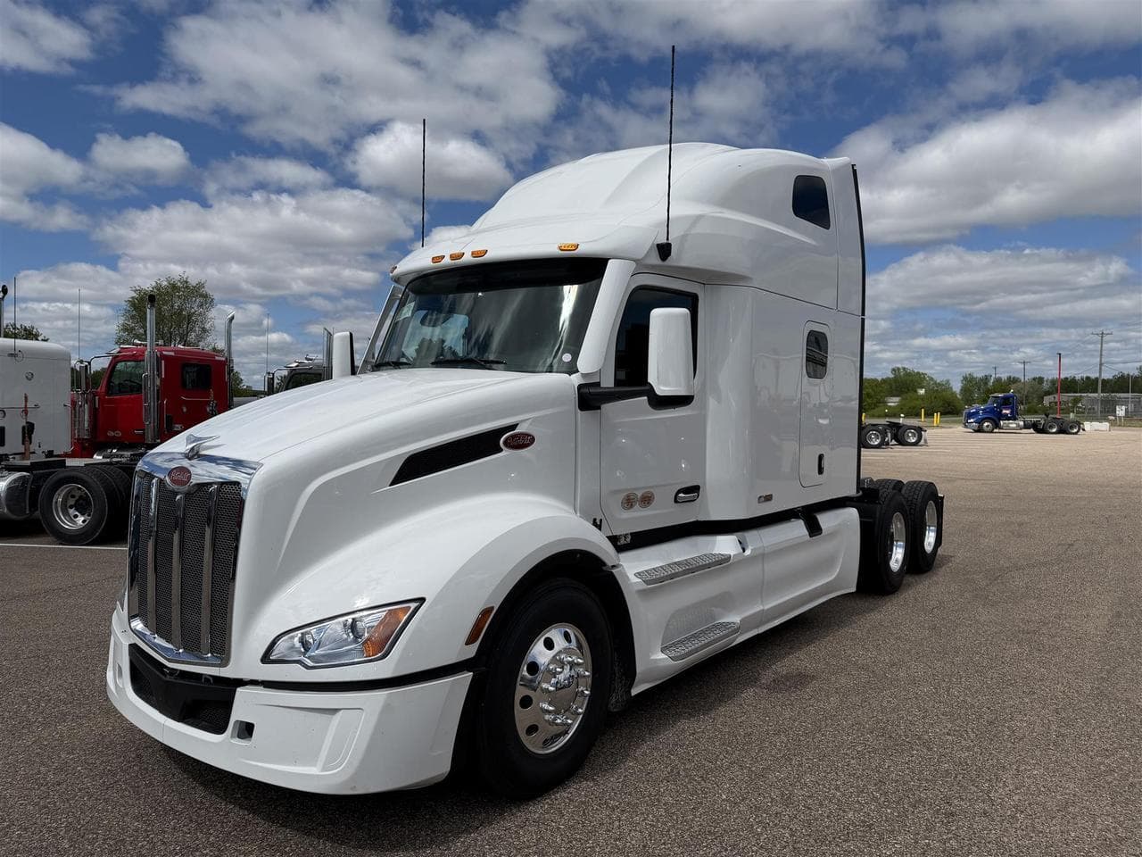 2027 Peterbilt 579 80" Double Bunk Ultraloft - Photo 1