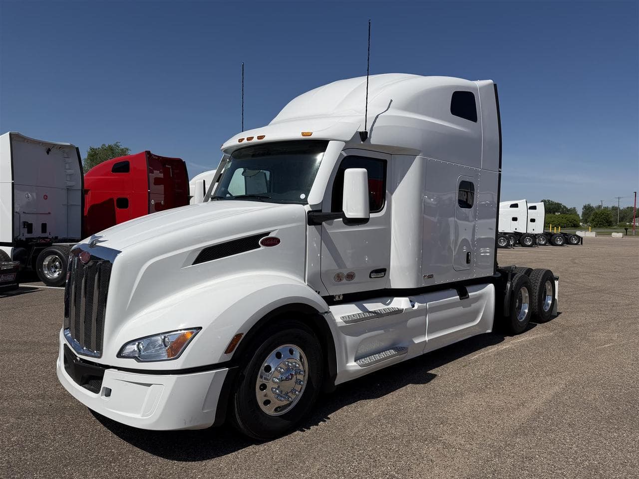 2027 Peterbilt 579 80" Double Bunk Ultraloft - Photo 1