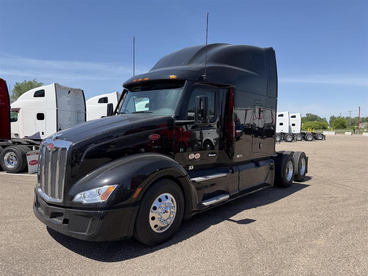2027 Peterbilt 579 80" Double Bunk Ultraloft - Photo 1