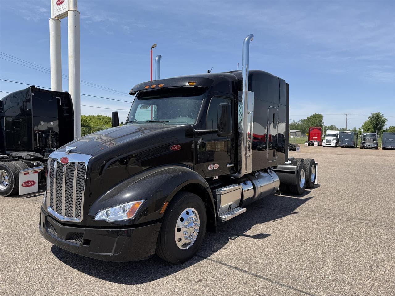 2027 Peterbilt 579 80" Double Bunk High Roof - Photo 1