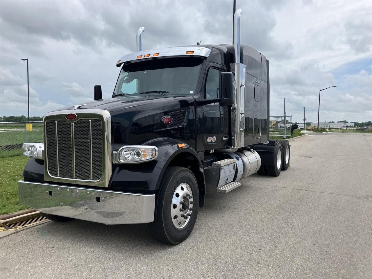 2027 Peterbilt 567 72" High Roof - Photo 1