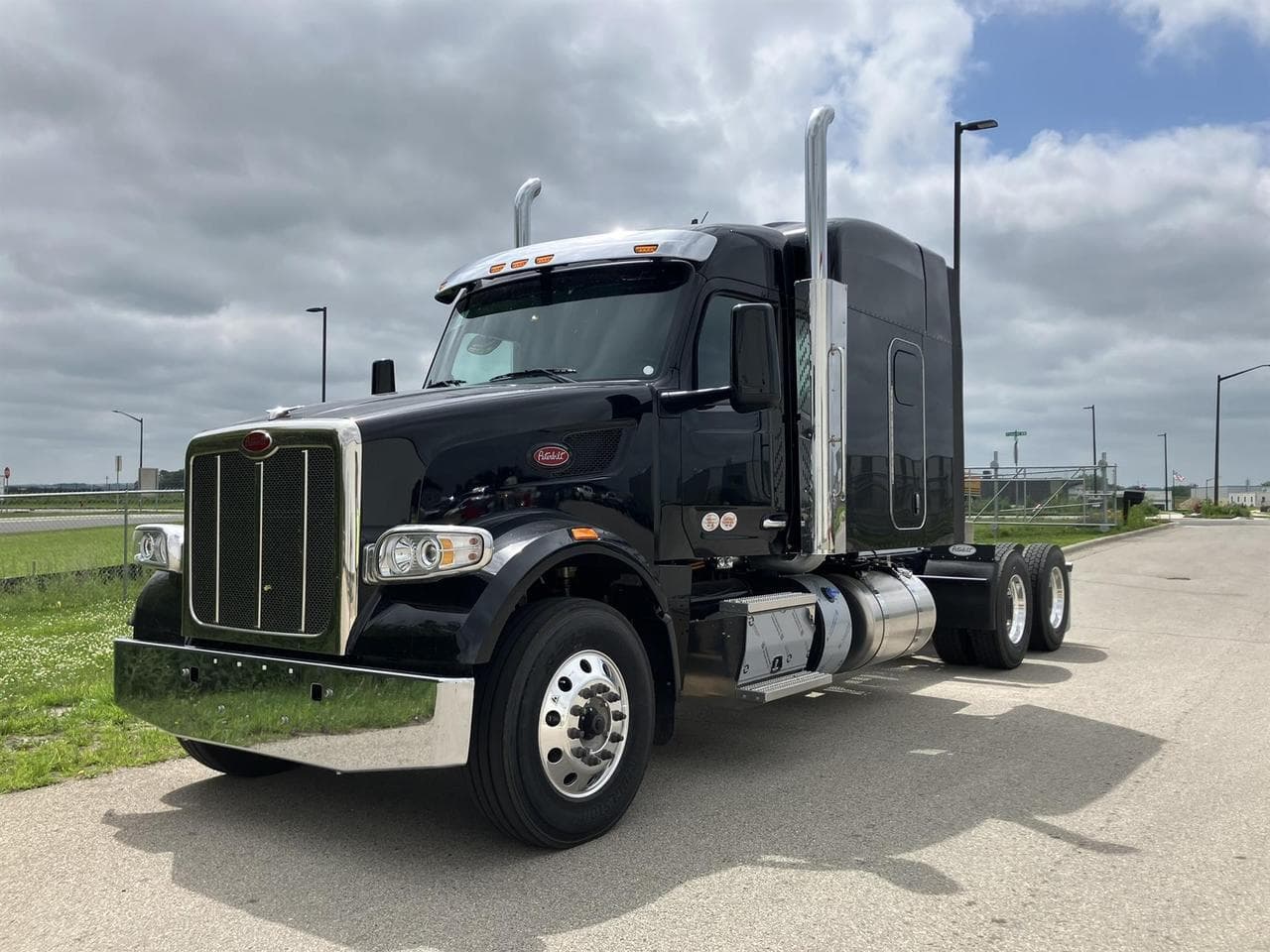 2027 Peterbilt 567 72" High Roof - Photo 1