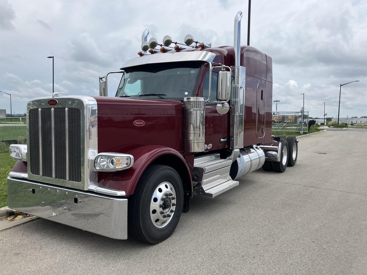 2027 Peterbilt 589 80" Double Bunk High Roof - Photo 1