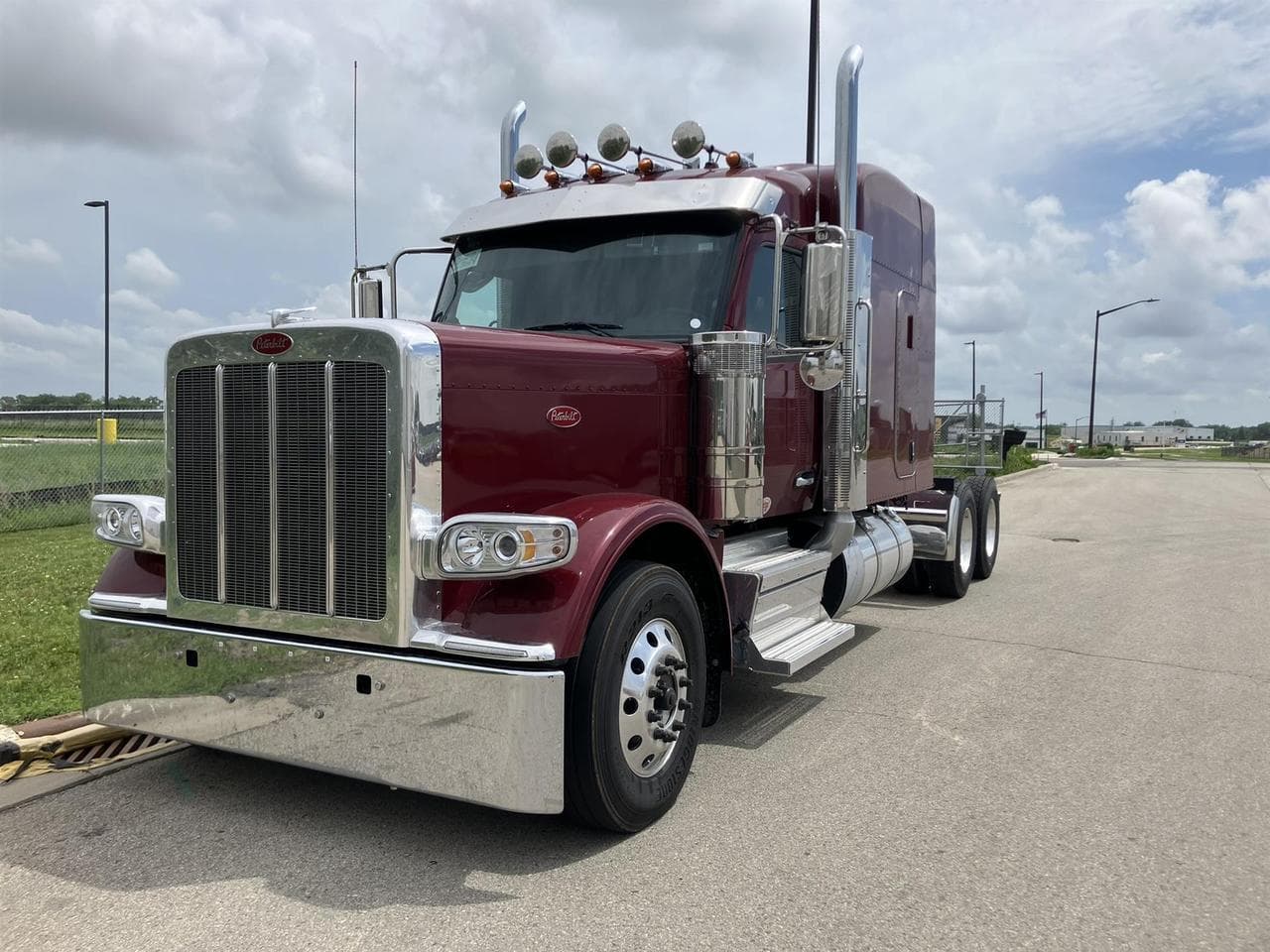 2027 Peterbilt 589 80" Double Bunk High Roof - Photo 1
