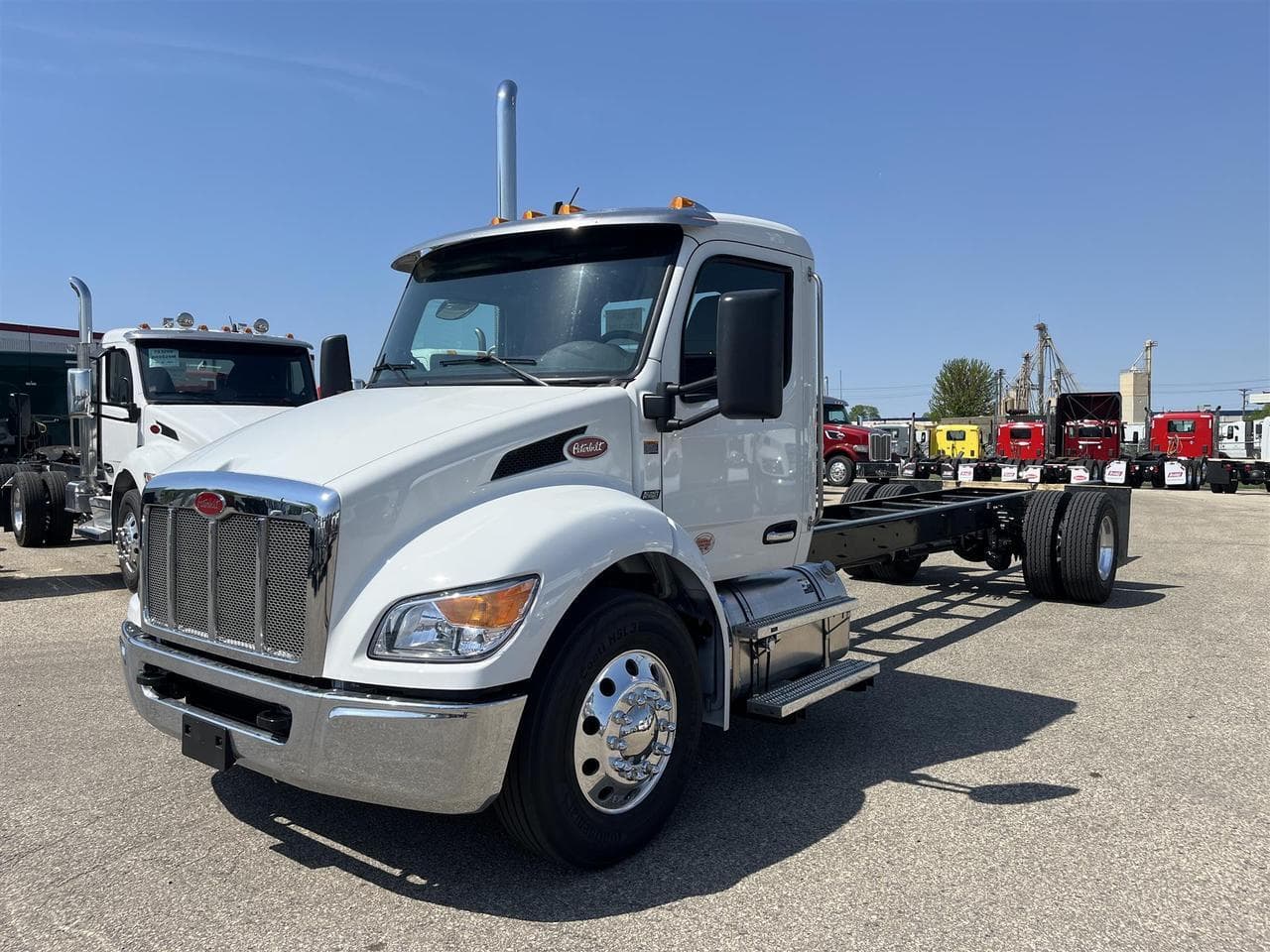 2026 Peterbilt 536 Cab & Chassis - Photo 1