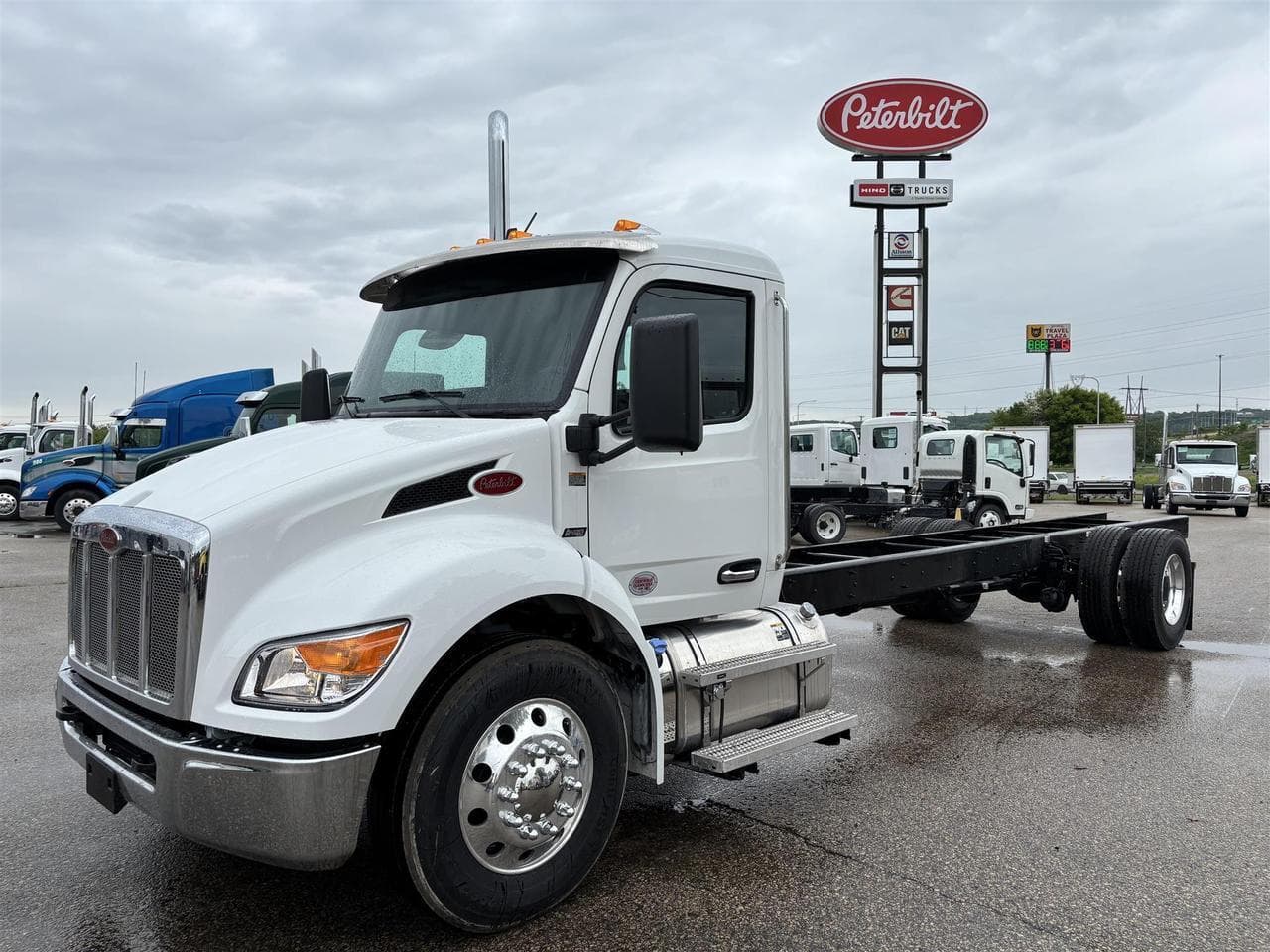 2026 Peterbilt 536 Cab & Chassis - Photo 1