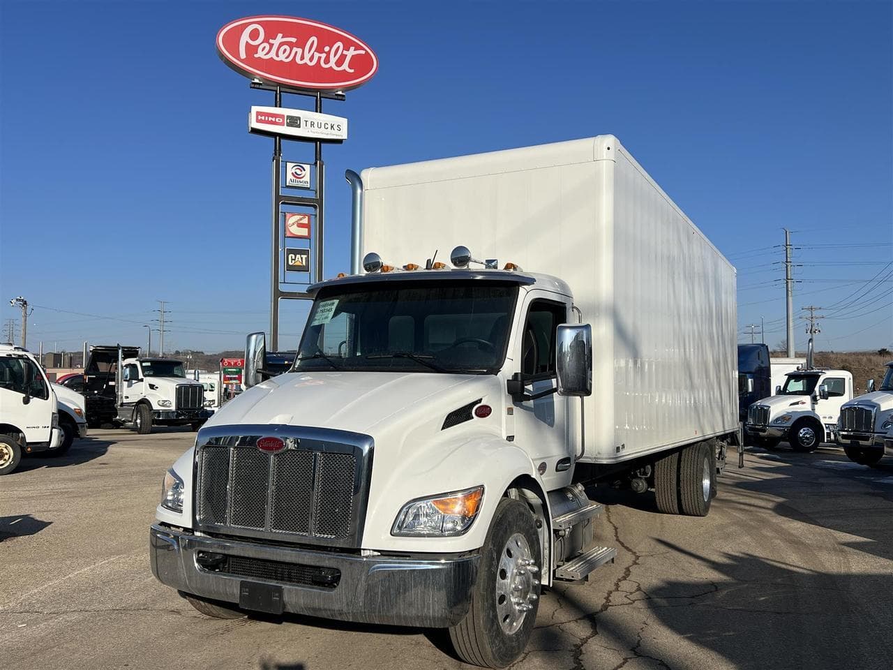 2026 Peterbilt 536 Box Truck - Photo 1