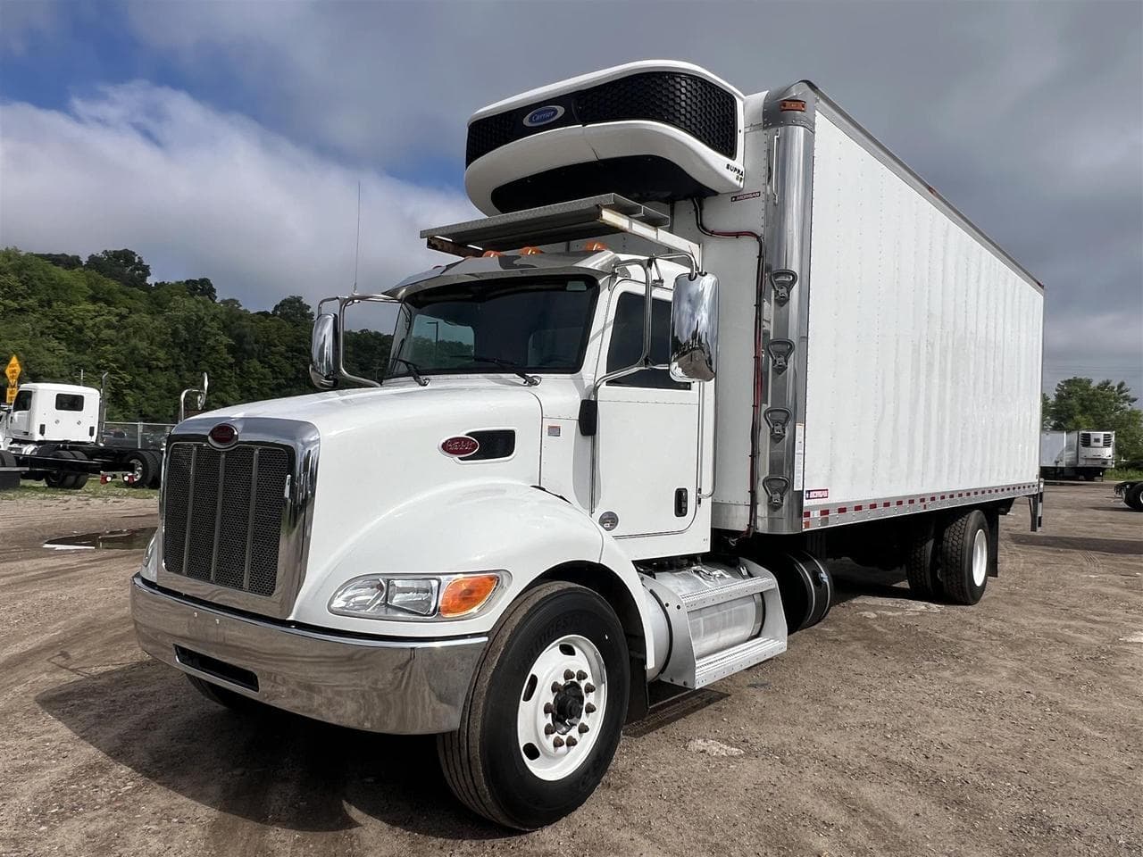 2021 Peterbilt 337 - Photo 1