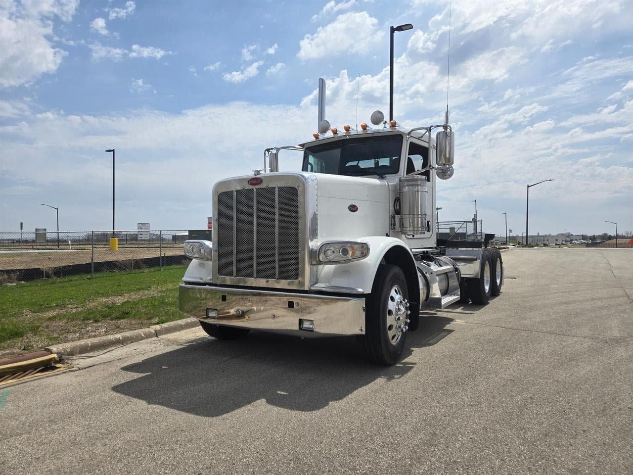 2021 Peterbilt 389 - Photo 1