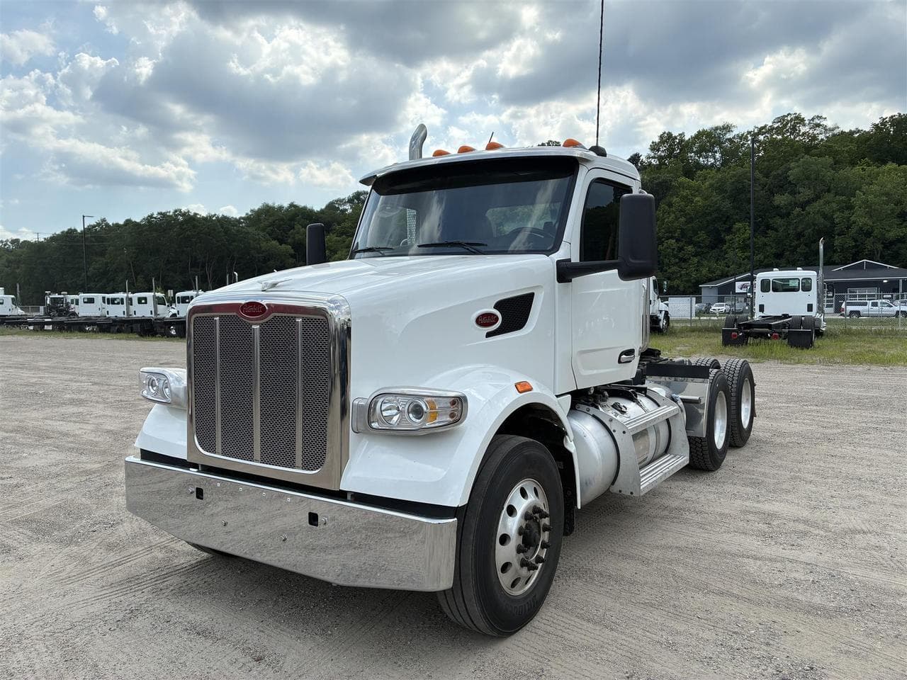 2023 Peterbilt 567 - Photo 1