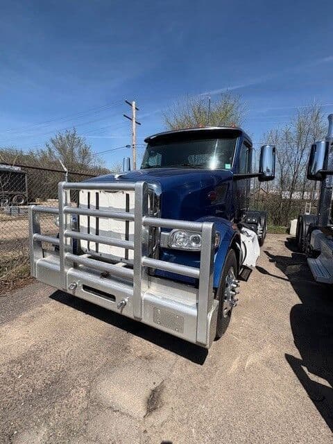 2023 Peterbilt 567 - Photo 1