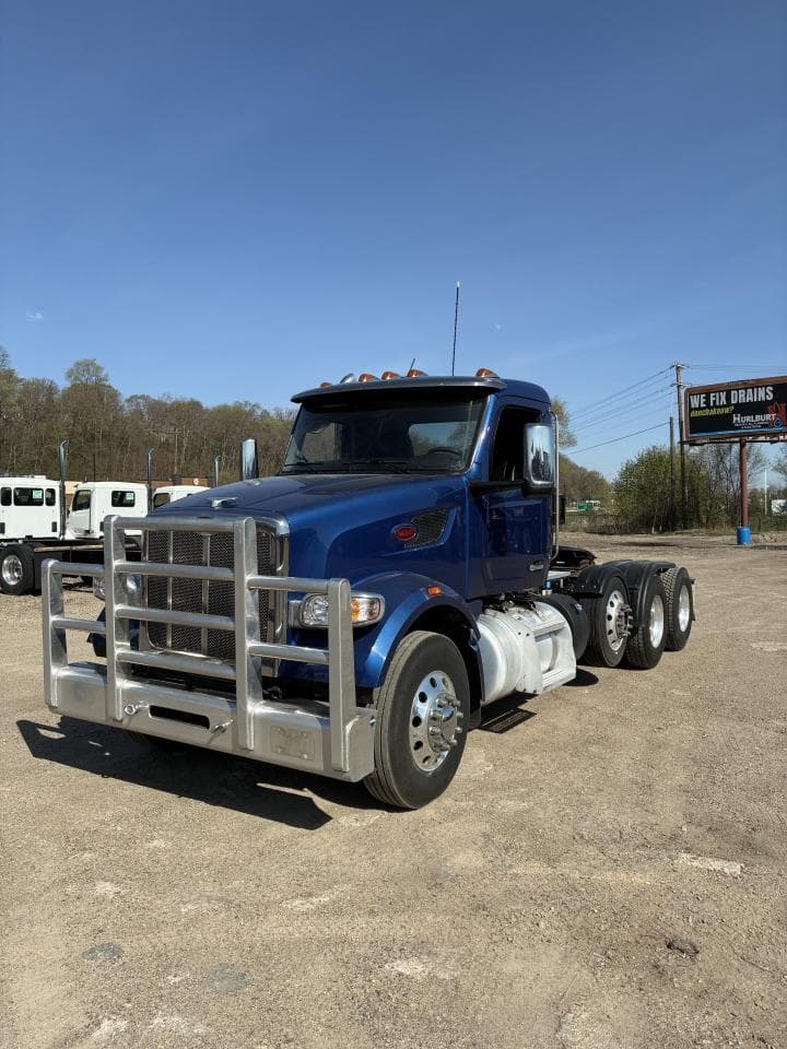 2023 Peterbilt 567 - Photo 1