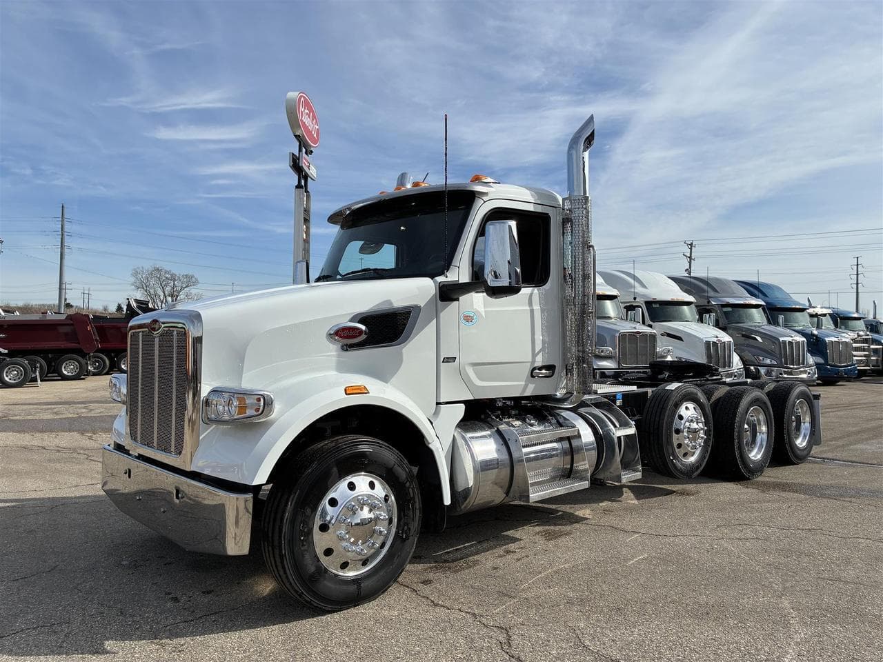 2027 Peterbilt 567 - Photo 1