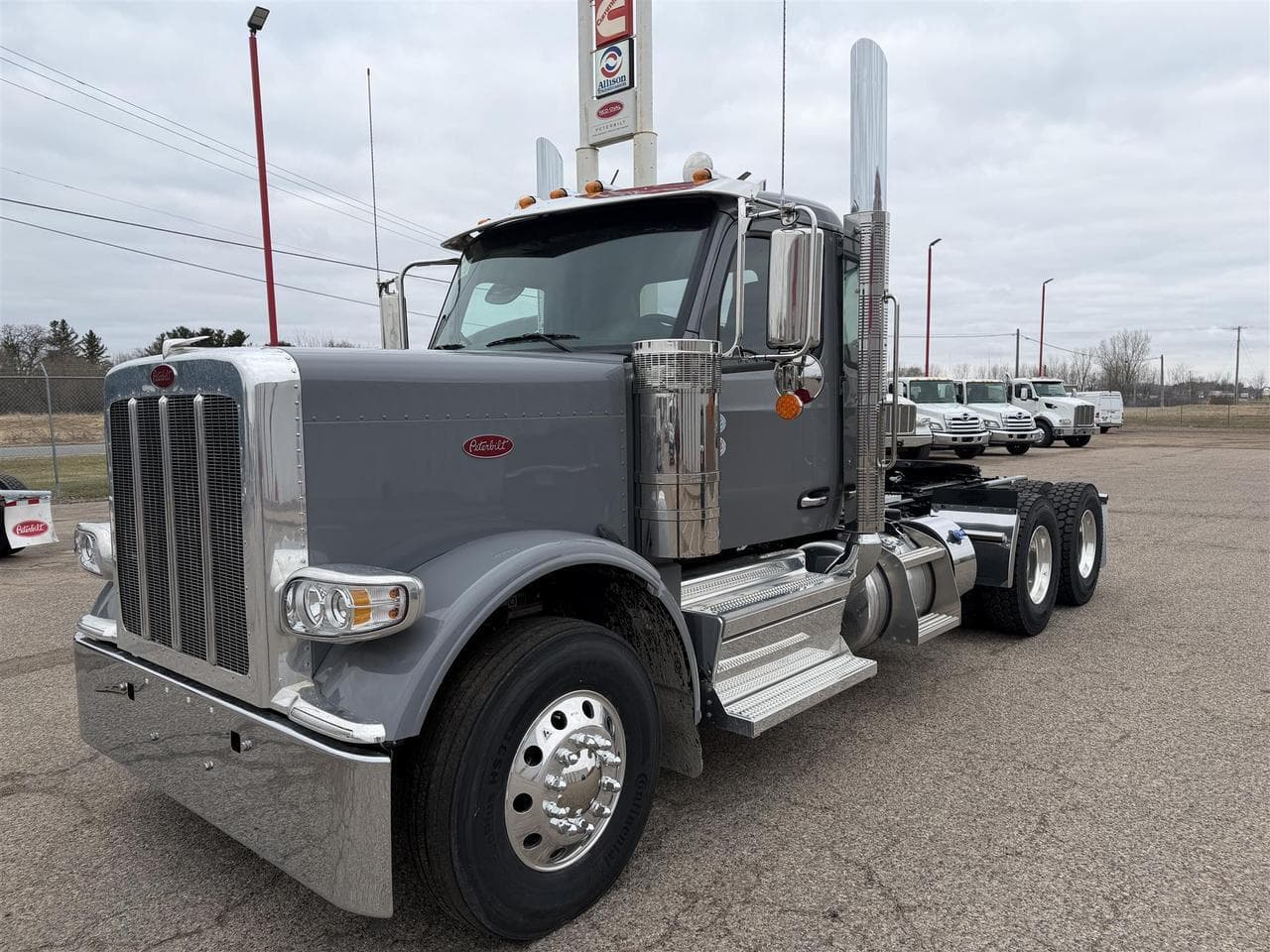 2027 Peterbilt 589 - Photo 1