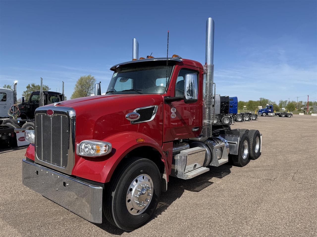 2027 Peterbilt 567 - Photo 1