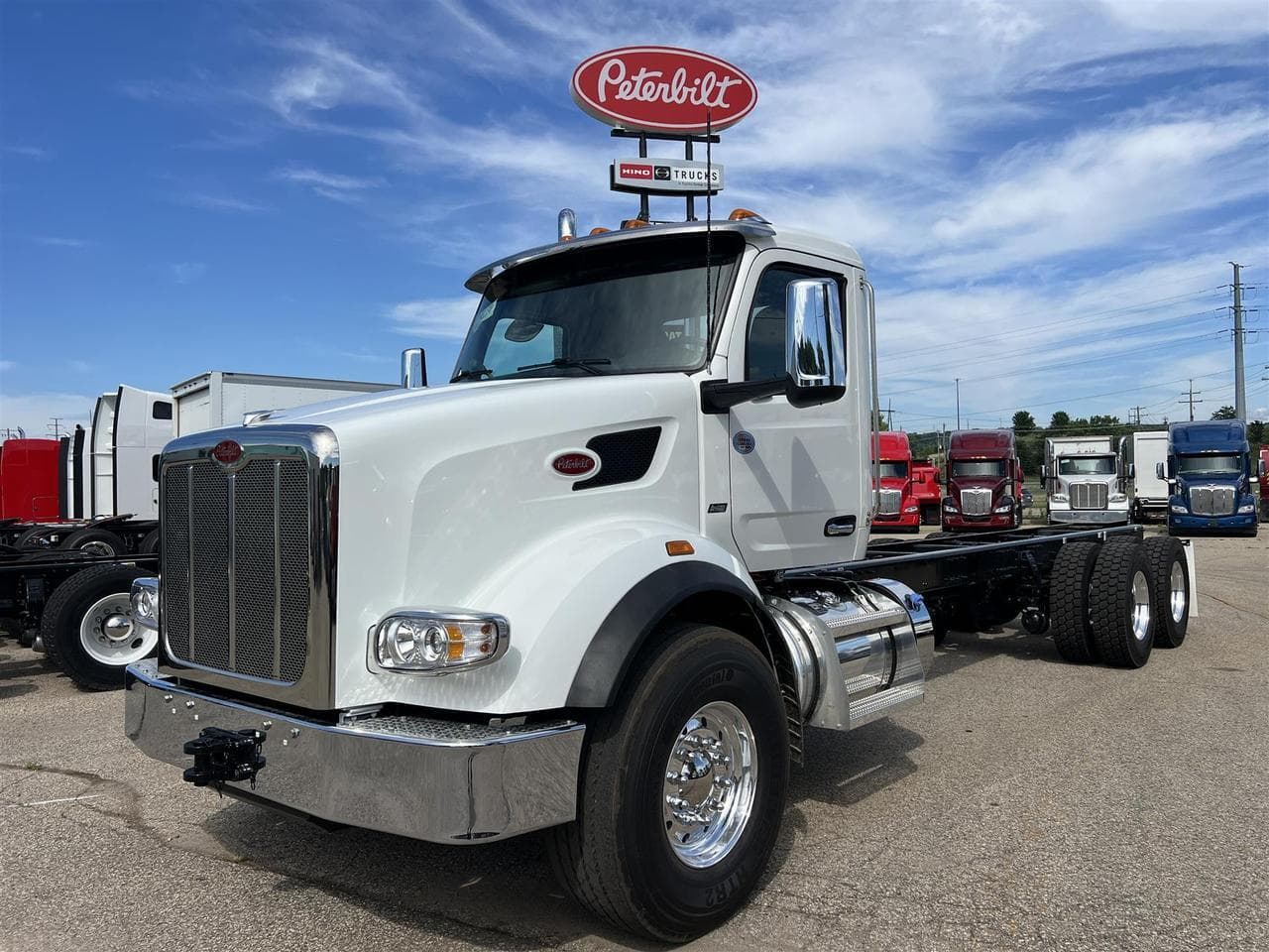 2027 Peterbilt 567 - Photo 1