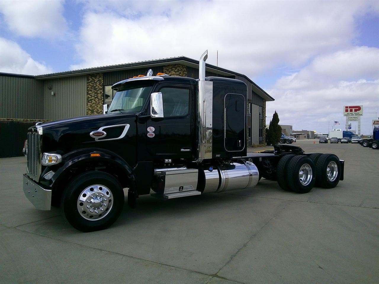 2027 Peterbilt 567 58" Low Roof - Photo 1