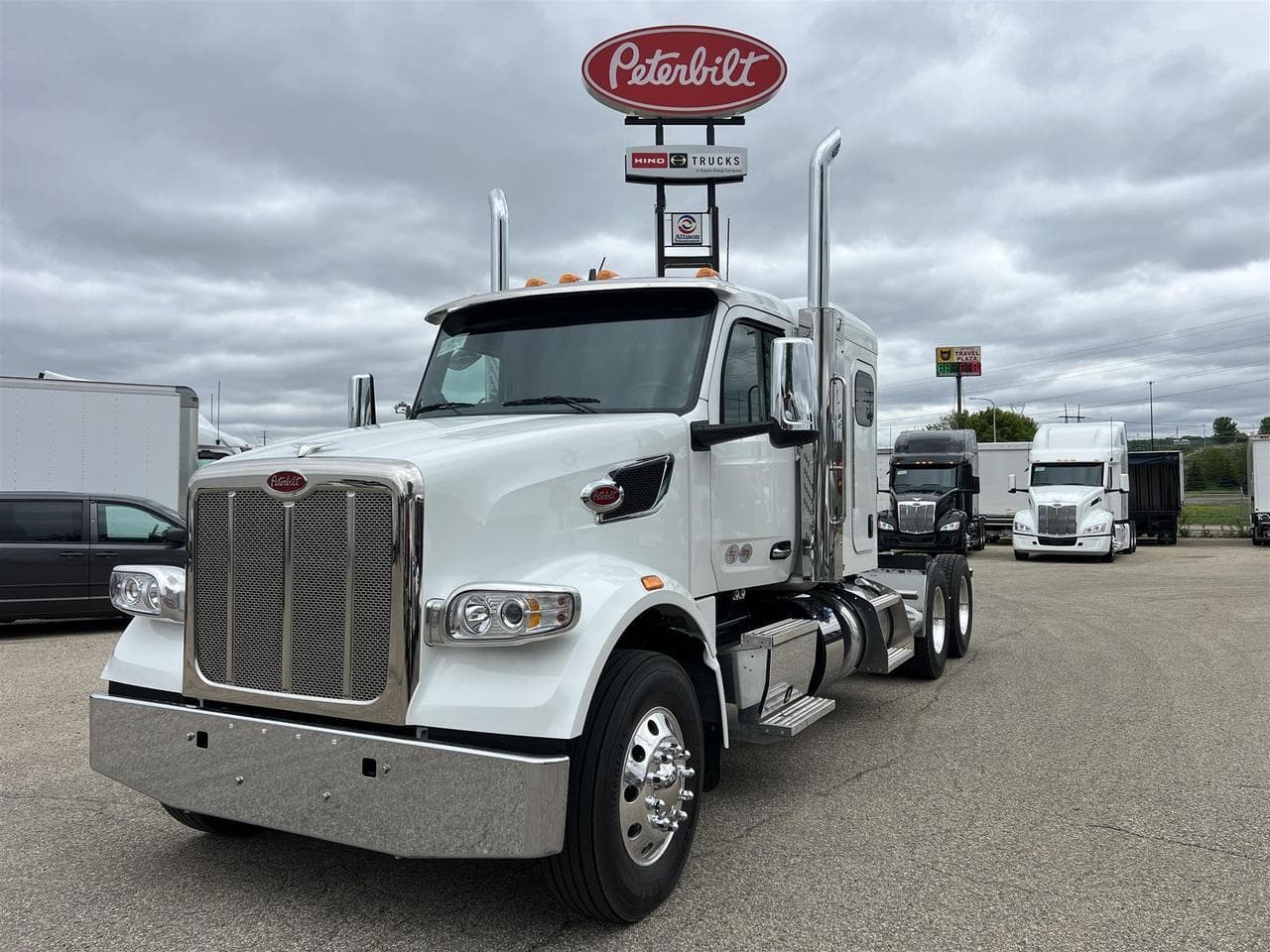 2027 Peterbilt 567 58" Low Roof - Photo 1