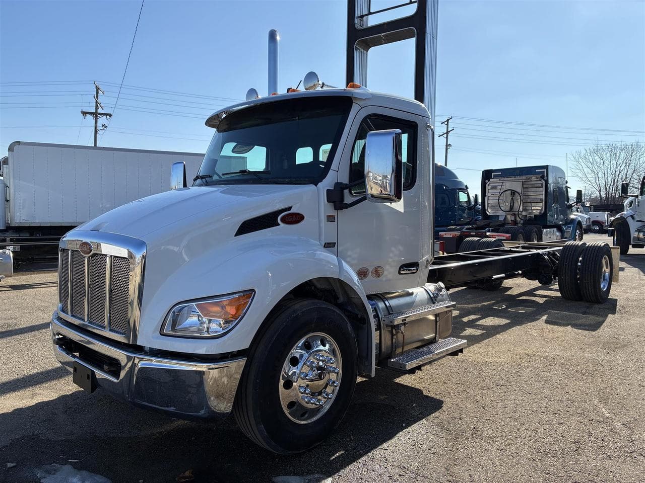 2026 Peterbilt 536 Cab & Chassis - Photo 1
