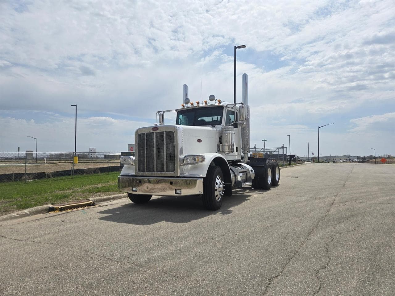 2021 Peterbilt 389 - Photo 1